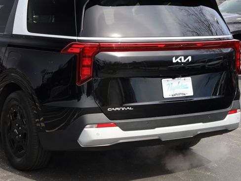 Certified 2025 Kia Carnival LXS image 6