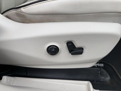 Used 2018 Chrysler Pacifica Limited image 32