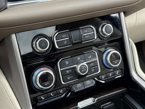 Used 2023 GMC Yukon XL Denali w/ Advanced Technology Package image 23