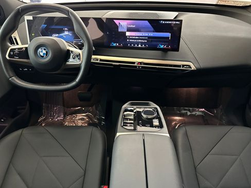 Used 2024 BMW iX xDrive50 w/ Convenience Package AWD/4WD image 28