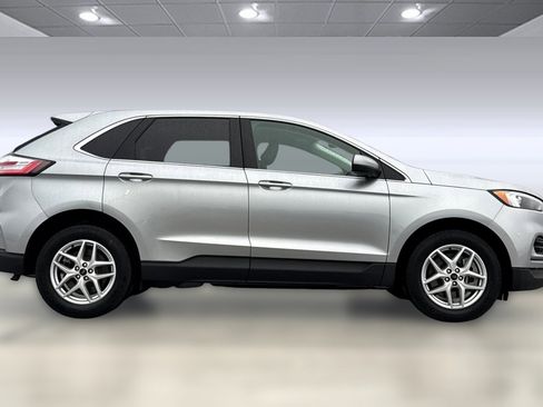 Used 2024 Ford Edge SEL image 2