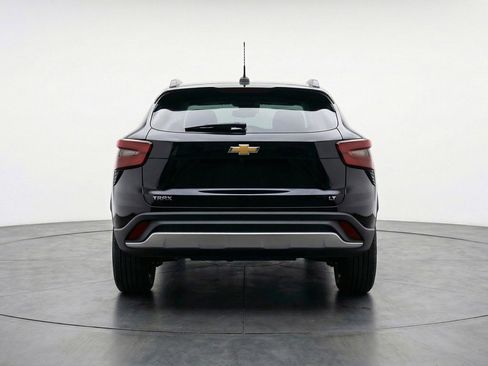 Used 2025 Chevrolet Trax LT w/ LT Convenience Package image 7