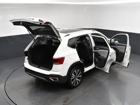 Used 2024 Volkswagen Taos SE FWD image 24