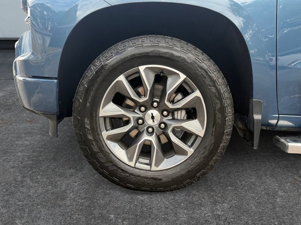 Used 2024 Chevrolet Silverado 1500 RST AWD/4WD image 9