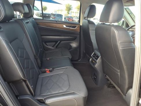 Used 2024 Volkswagen Atlas SE image 14
