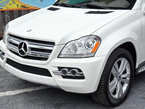 Used 2011 Mercedes-Benz GL 450 4MATIC image 4