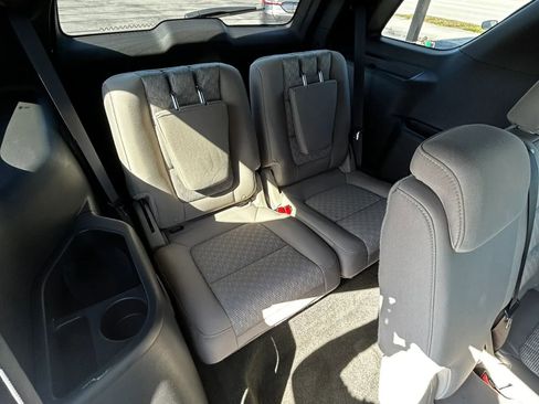 Used 2013 Ford Explorer XLT FWD image 21