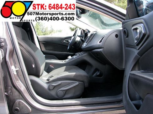 Used 2015 Chrysler 200 Limited w/ Convenience Group image 41