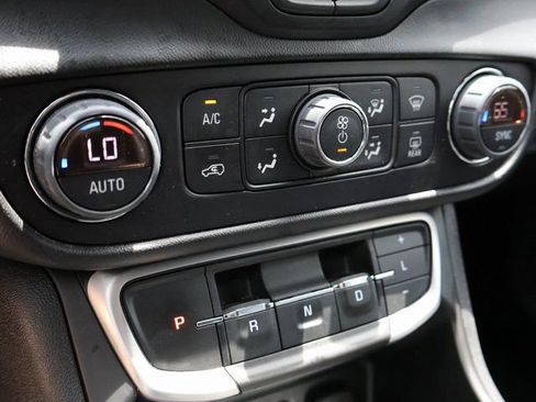 Used 2022 GMC Terrain SLT w/ LPO, Floor Liner Package AWD/4WD image 28