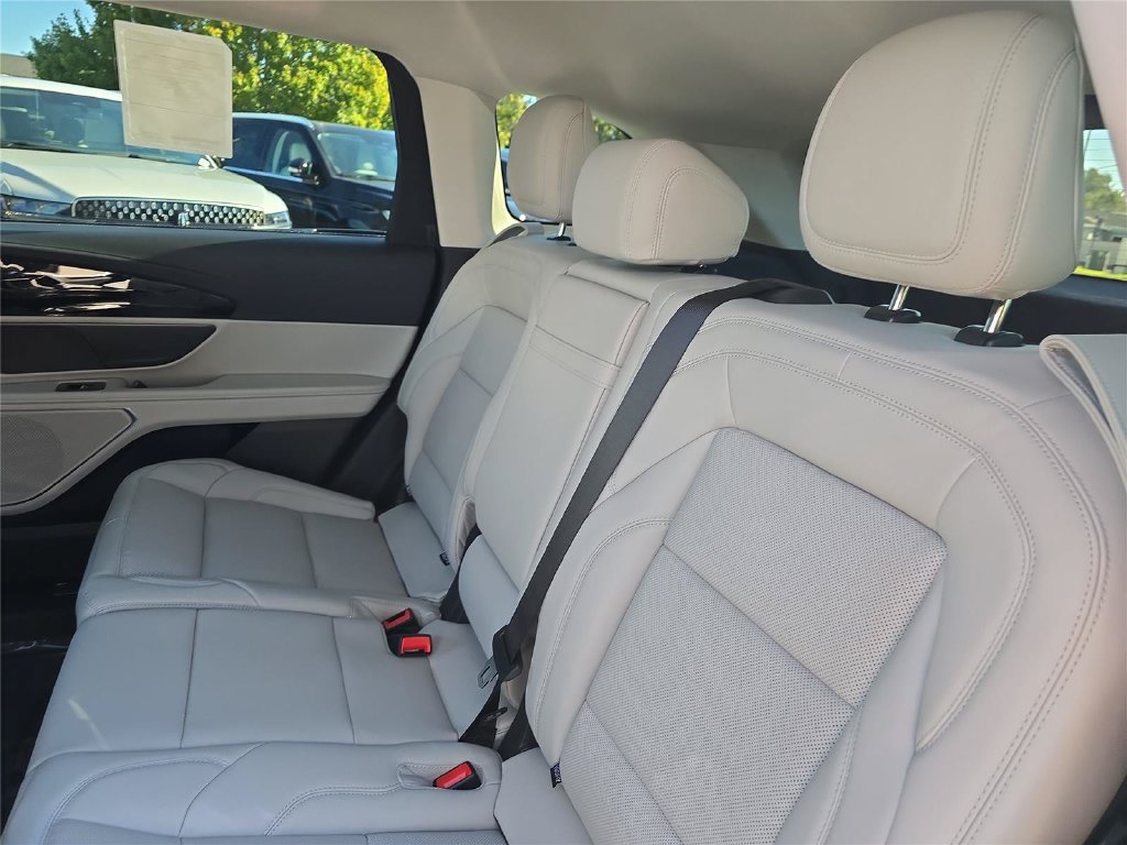 New 2026 Lincoln Nautilus Premier AWD/4WD image 11