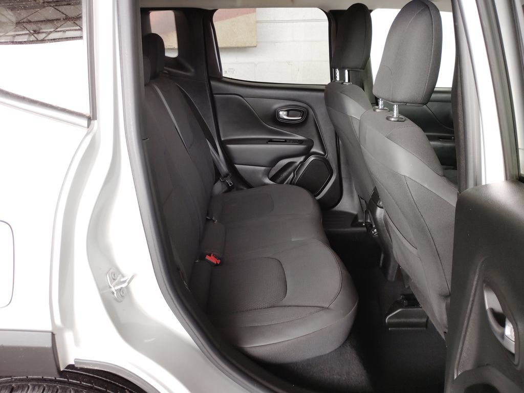 Used 2020 Jeep Renegade Altitude w/ UConnect 8.4 Nav Group FWD image 15