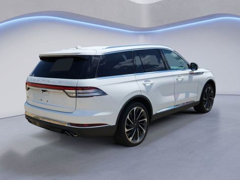 Used 2020 Lincoln Aviator Reserve w/ Equipment Group 202A AWD/4WD image 3