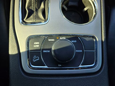 Used 2021 Jeep Grand Cherokee Limited w/ Luxury Group II image 31