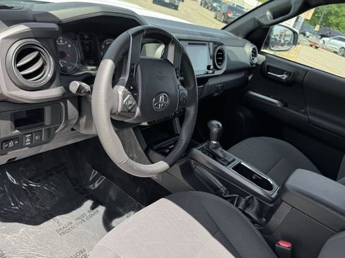 Used 2019 Toyota Tacoma TRD Sport w/ Technology Package AWD/4WD image 16