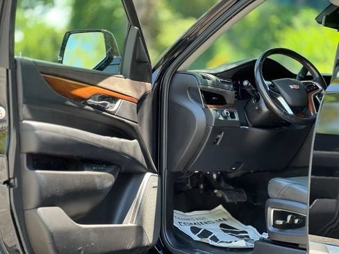 Used 2018 Cadillac Escalade ESV Premium Luxury RWD image 9