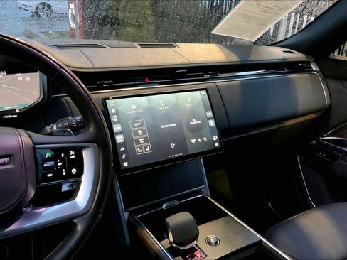 Used 2024 Land Rover Range Rover SE image 6