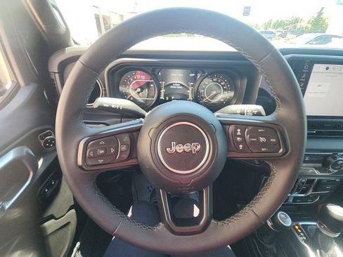 Used 2026 Jeep Gladiator Mojave AWD/4WD image 34