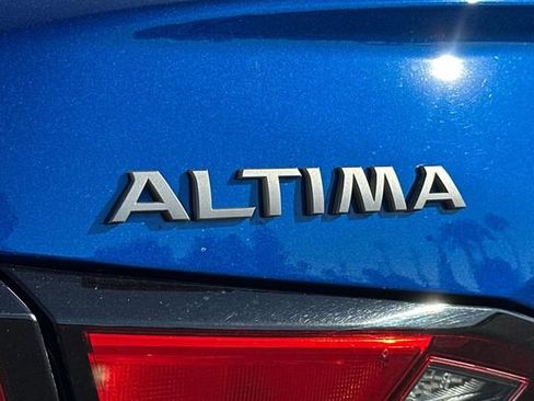 Used 2025 Nissan Altima 2.5 SV FWD image 31