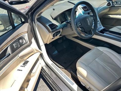 Used 2019 Lincoln MKZ Reserve FWD image 13