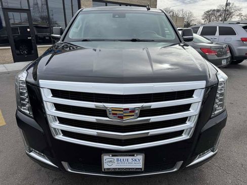 Used 2017 Cadillac Escalade Luxury image 2
