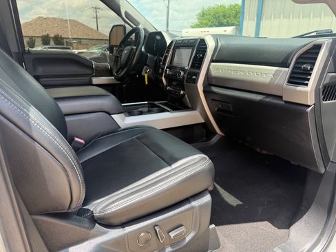Used 2019 Ford F250 Lariat w/ Lariat Value Package AWD/4WD image 16