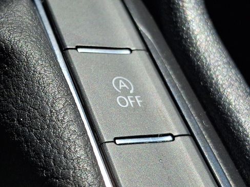 Used 2022 Volkswagen Tiguan SE AWD/4WD image 25