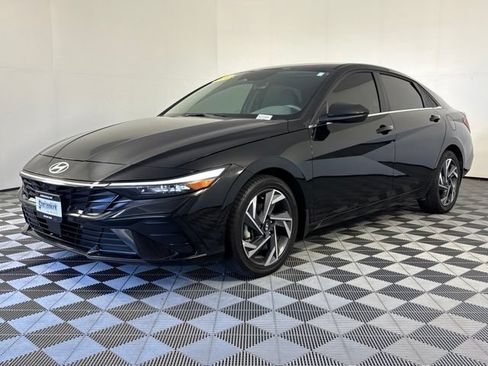 Used 2024 Hyundai Elantra SEL w/ Convenience Package FWD image 2