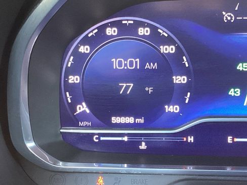 Used 2023 Chevrolet Suburban Z71 image 3