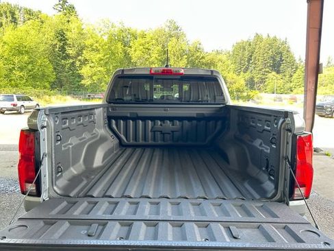 Used 2026 Chevrolet Colorado ZR2 w/ Technology Package AWD/4WD image 26