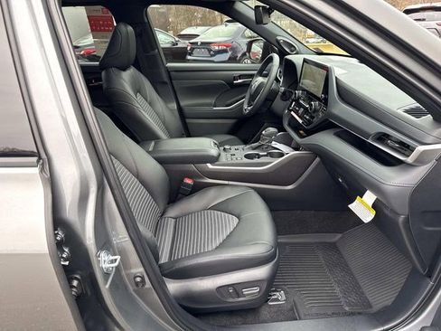 Used 2026 Toyota Highlander XSE image 9
