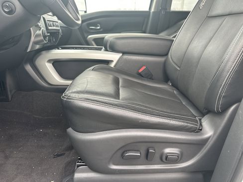 Used 2017 Nissan Titan PRO-4X w/ Pro-4x Convenience Package image 11