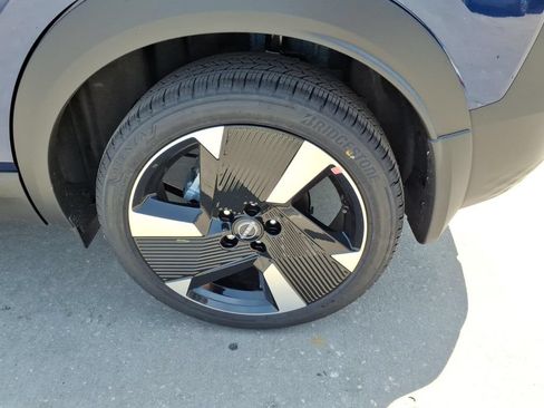 New 2026 Nissan Kicks SR w/ SR Premium Package AWD/4WD image 9
