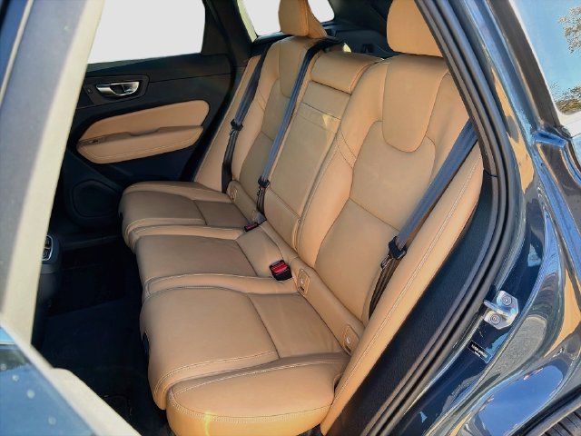 Used 2021 Volvo XC60 T5 Inscription w/ Advanced Package AWD/4WD image 18
