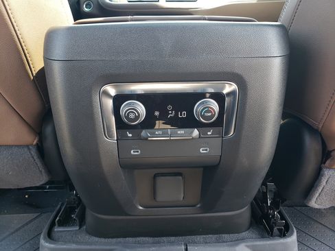 Used 2024 Chevrolet Tahoe High Country RWD image 35