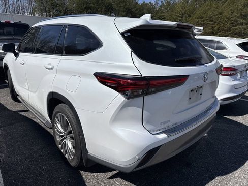 Used 2022 Toyota Highlander Platinum image 14