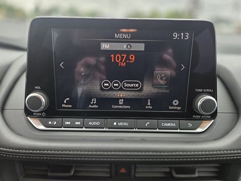 Used 2025 Nissan Rogue S AWD/4WD image 19