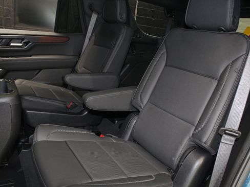 Used 2025 GMC Yukon Denali w/ Denali Reserve Package AWD/4WD image 47