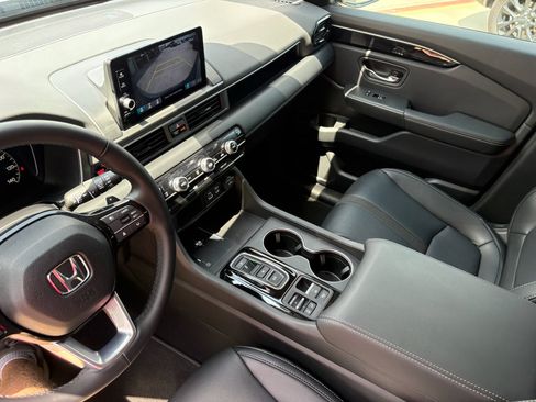 Certified 2024 Honda Pilot Touring image 17