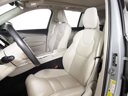 Used 2024 Volvo XC90 T8 Ultimate w/ Protection Package Premier AWD/4WD image 18