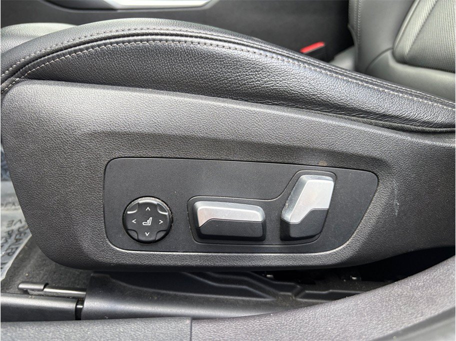 Used 2024 BMW 330i xDrive Sedan w/ Convenience Package AWD/4WD image 19