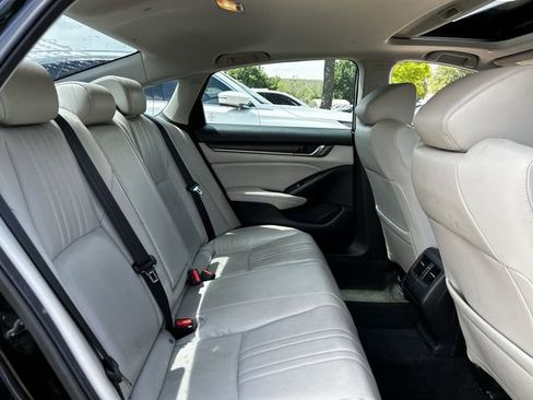 Used 2018 Honda Accord Touring image 32