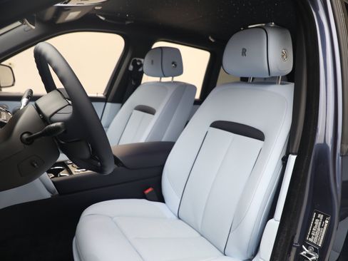 Certified 2025 Rolls-Royce Cullinan AWD/4WD image 17