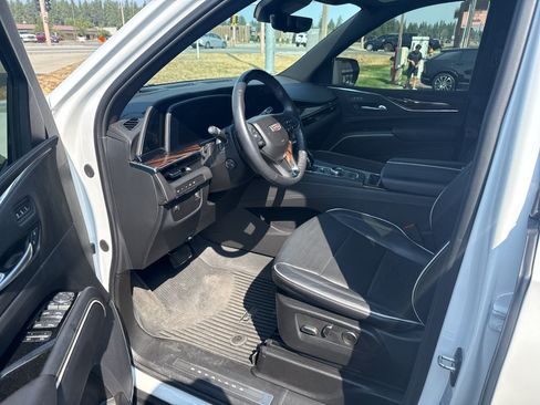 Used 2024 Cadillac Escalade Premium Luxury AWD/4WD image 3