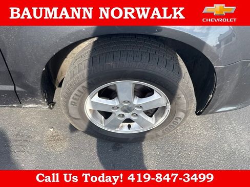 Used 2011 Dodge Grand Caravan Crew w/ Entertainment Group 1 FWD image 10