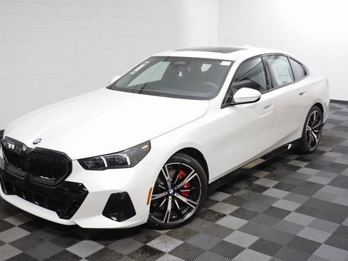 New 2026 BMW 540i xDrive w/ M Sport Package image 2