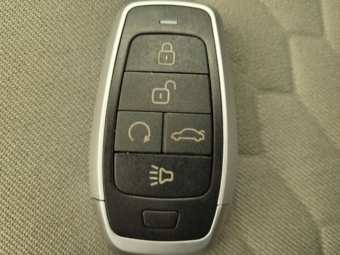 Used 2020 Chevrolet Equinox LS w/ LS Convenience Package FWD image 32