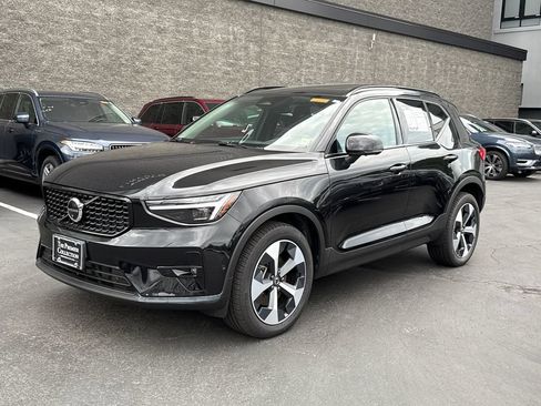 Certified 2026 Volvo XC40 B5 Plus AWD/4WD image 5