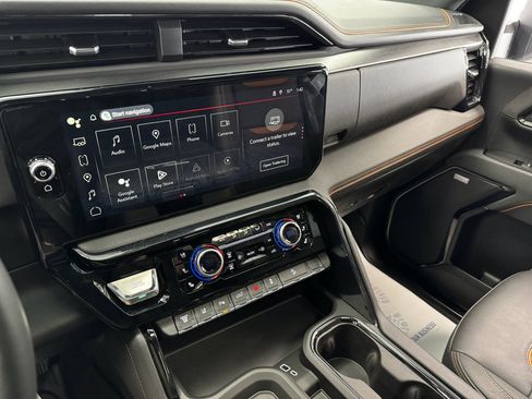 Used 2025 GMC Sierra 2500 AT4 image 28