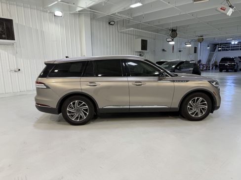 Used 2021 Lincoln Aviator 2WD image 6