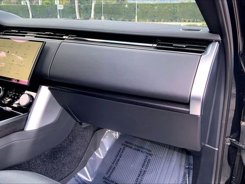 Used 2023 Land Rover Range Rover SE image 18